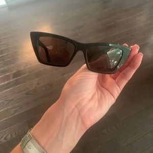 Like new ysl sunglasses